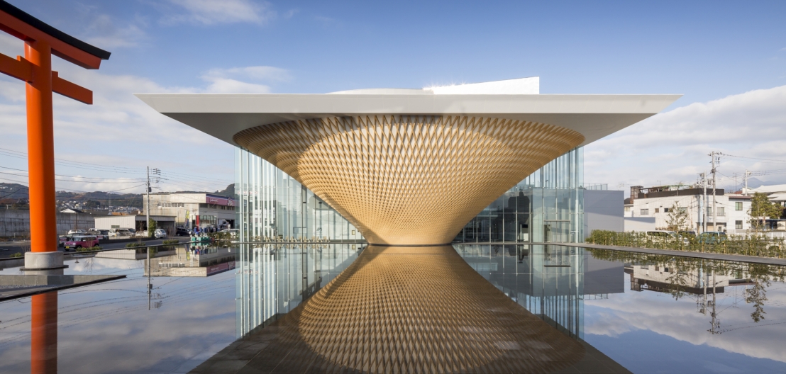 Shigeru Ban. Architektura i działalność społeczna